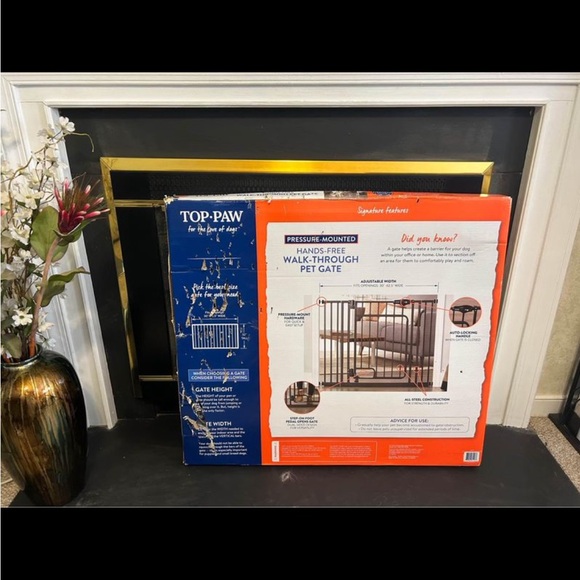 Top Paw hands free pet gate. - Picture 2 of 2